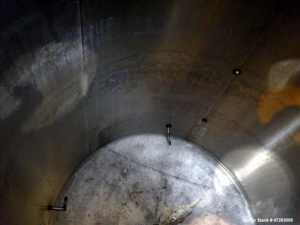 Used Tank, Approximate 2,000 Gallons, 304 Stainless Steel, Vertical.