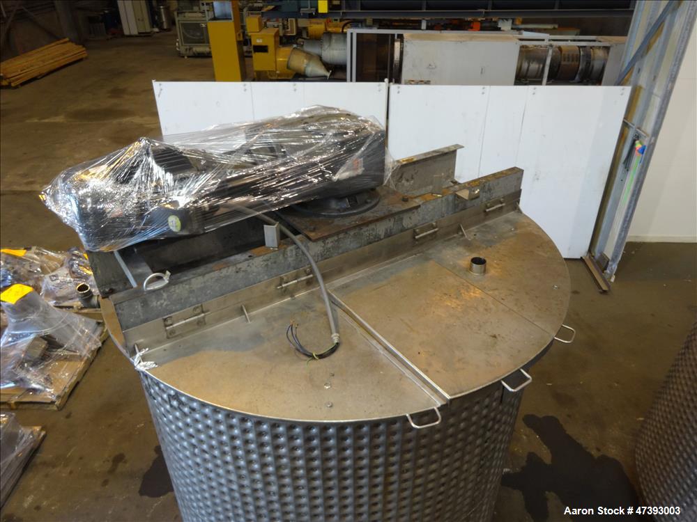 Used Mixing Tank, Approximate 2,000 Gallon, 304 Stainless Steel, Vertical.