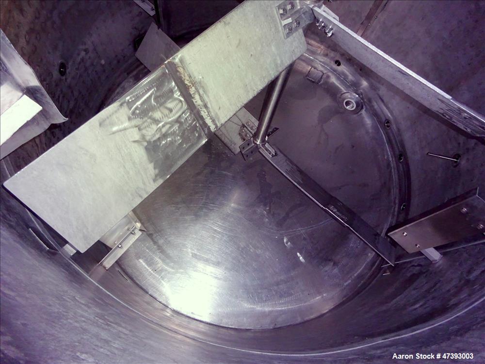 Used Mixing Tank, Approximate 2,000 Gallon, 304 Stainless Steel, Vertical.