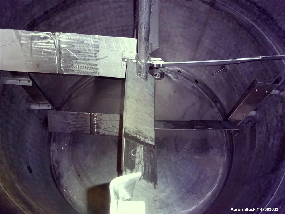 Used Mixing Tank, Approximate 2,000 Gallon, 304 Stainless Steel, Vertical.