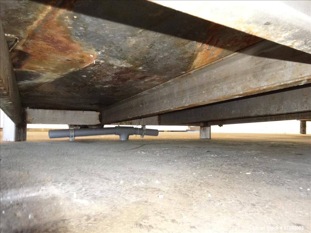 Used Mixing Tank, Approximate 2,000 Gallon, 304 Stainless Steel, Vertical.