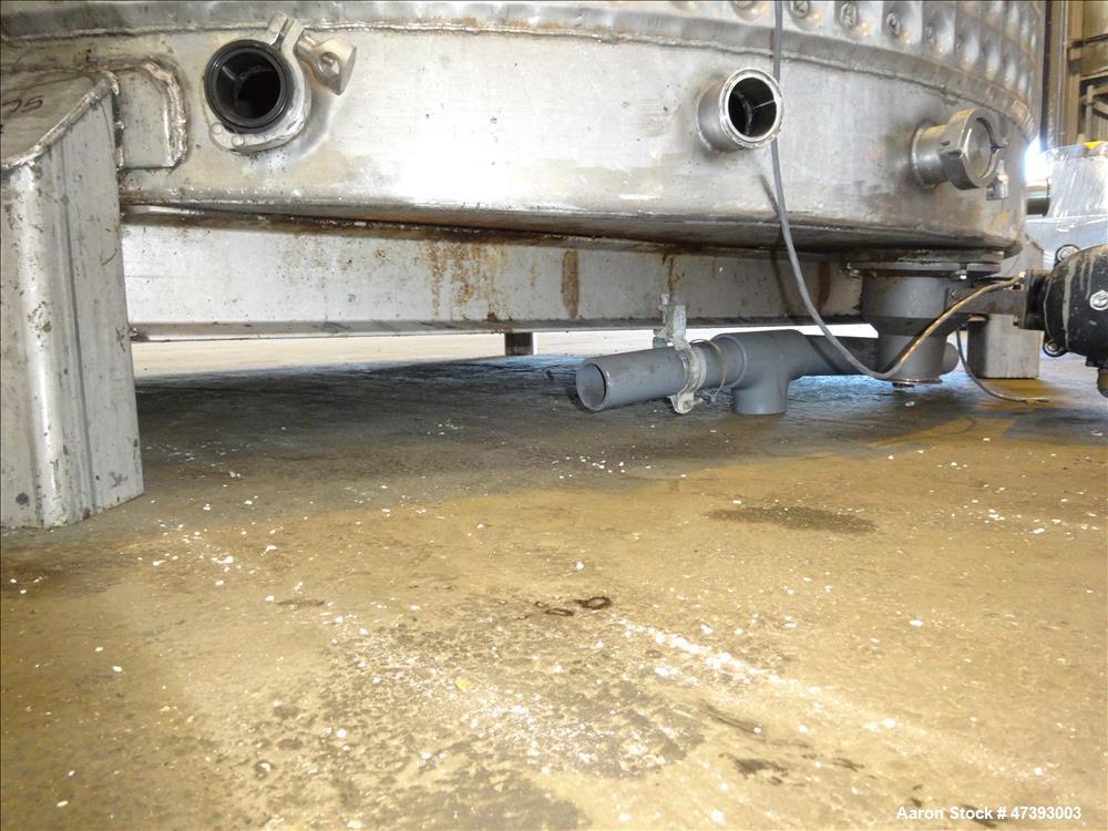 Used Mixing Tank, Approximate 2,000 Gallon, 304 Stainless Steel, Vertical.