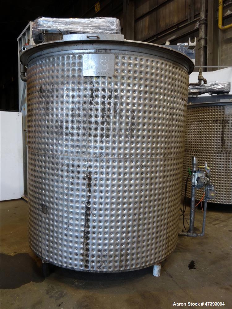 Used- Mixing Tank, Approximate 2,000 Gallon, 304 Stainless Steel, Vertical.