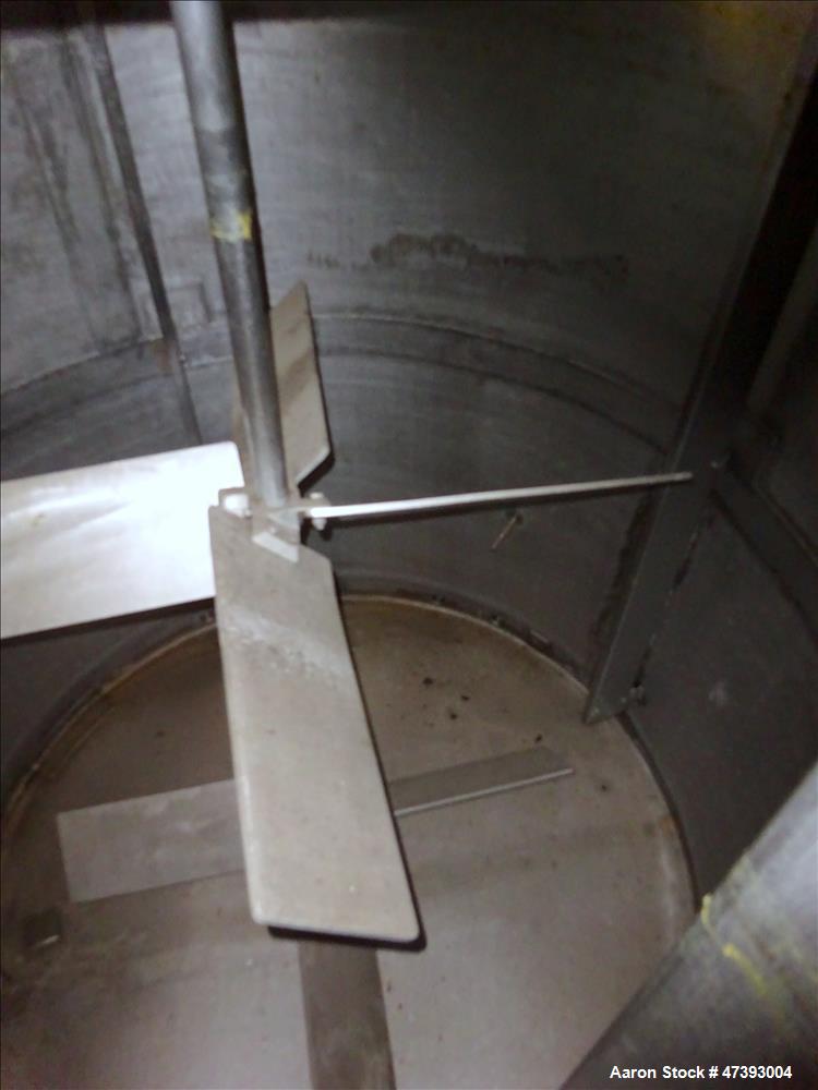 Used Mixing Tank, Approximate 2,000 Gallon, 304 Stainless Steel, Vertical.