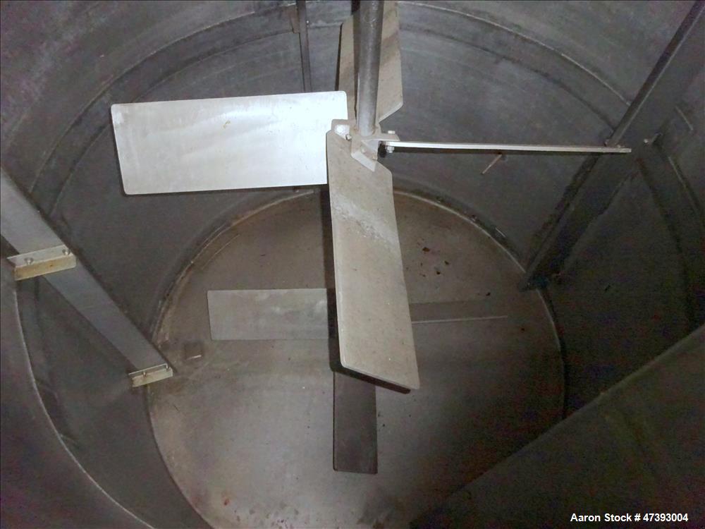 Used Mixing Tank, Approximate 2,000 Gallon, 304 Stainless Steel, Vertical.
