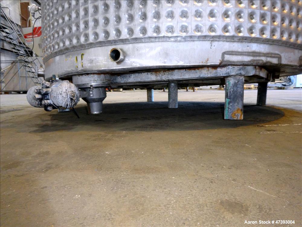 Used Mixing Tank, Approximate 2,000 Gallon, 304 Stainless Steel, Vertical.