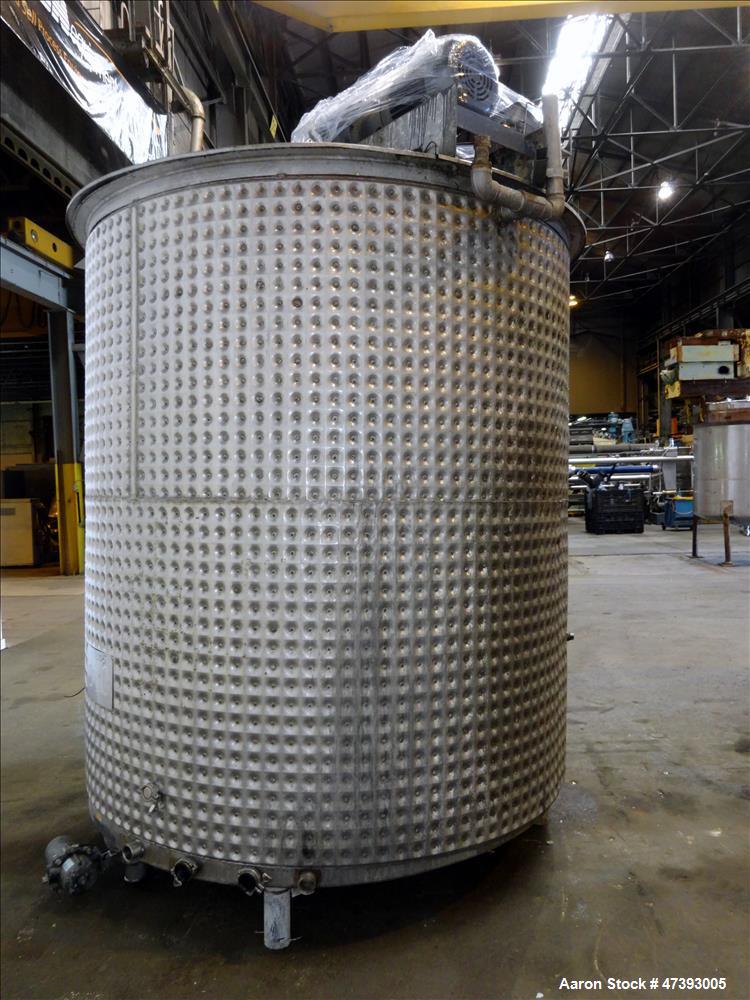Used Mixing Tank, Approximate 2,000 Gallon, Stainless Steel, Vertical.