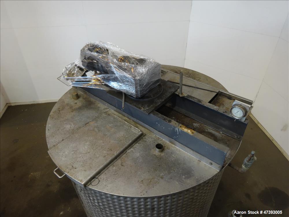 Used Mixing Tank, Approximate 2,000 Gallon, Stainless Steel, Vertical.