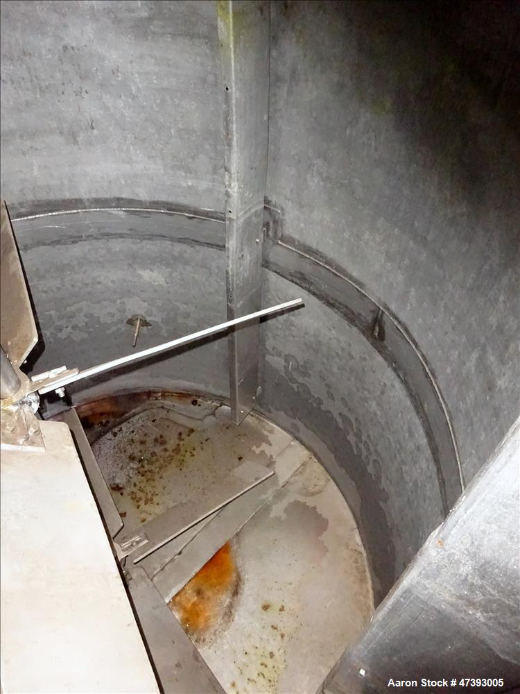 Used Mixing Tank, Approximate 2,000 Gallon, Stainless Steel, Vertical.