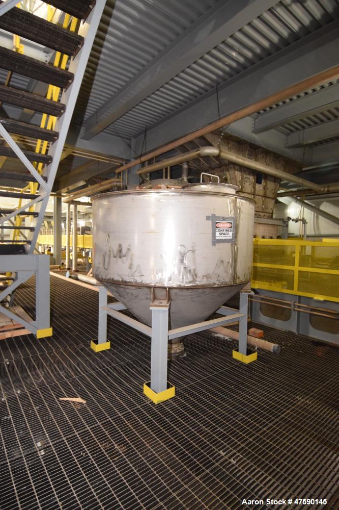 Unused- Outotec Air Release Tank, Approximate 1,339 Gallon, 316 Stainless Steel, Vertical. 86-5/8" Diameter x 39-5/16" straight side, flat top, coned bottom. Side lug mounts with legs.
