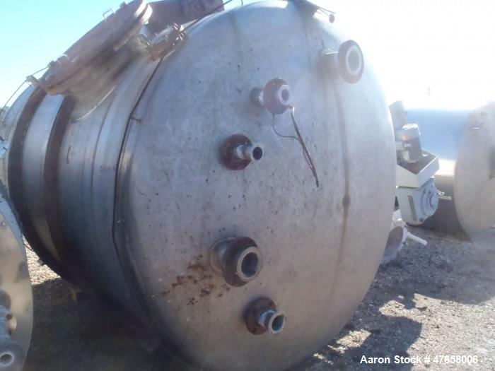 Used Falco Tank, Approximately 2,500 Gallon, 304 Stainless Steel, Vertical. Approximate 89” diameter x 138” straight side. Internal rated 40 psi & Full Vacuum. 5/16" Wall thickness.