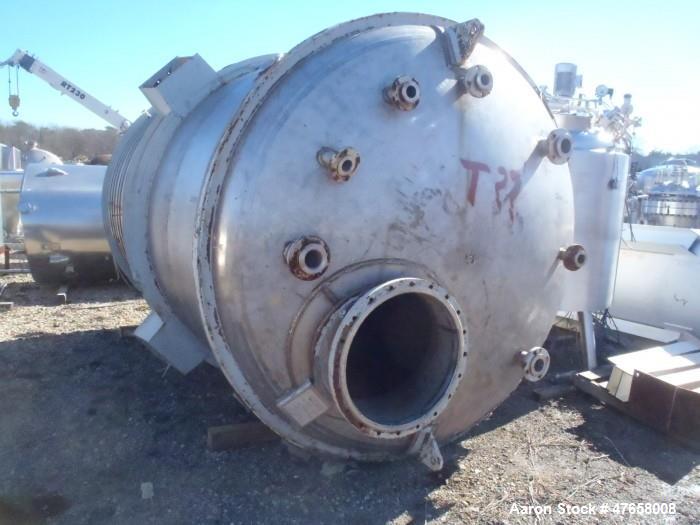 Used Tank, Approximately 4,000 Gallon, 304 Stainless Steel, Vertical