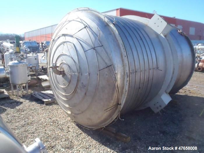 Used Tank, Approximately 4,000 Gallon, 304 Stainless Steel, Vertical
