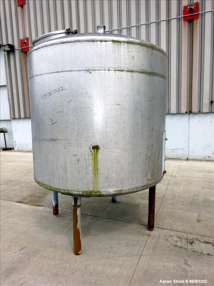 Used Tank, Approximate 1,100 Gallons, 304 Stainless Steel, Vertical.