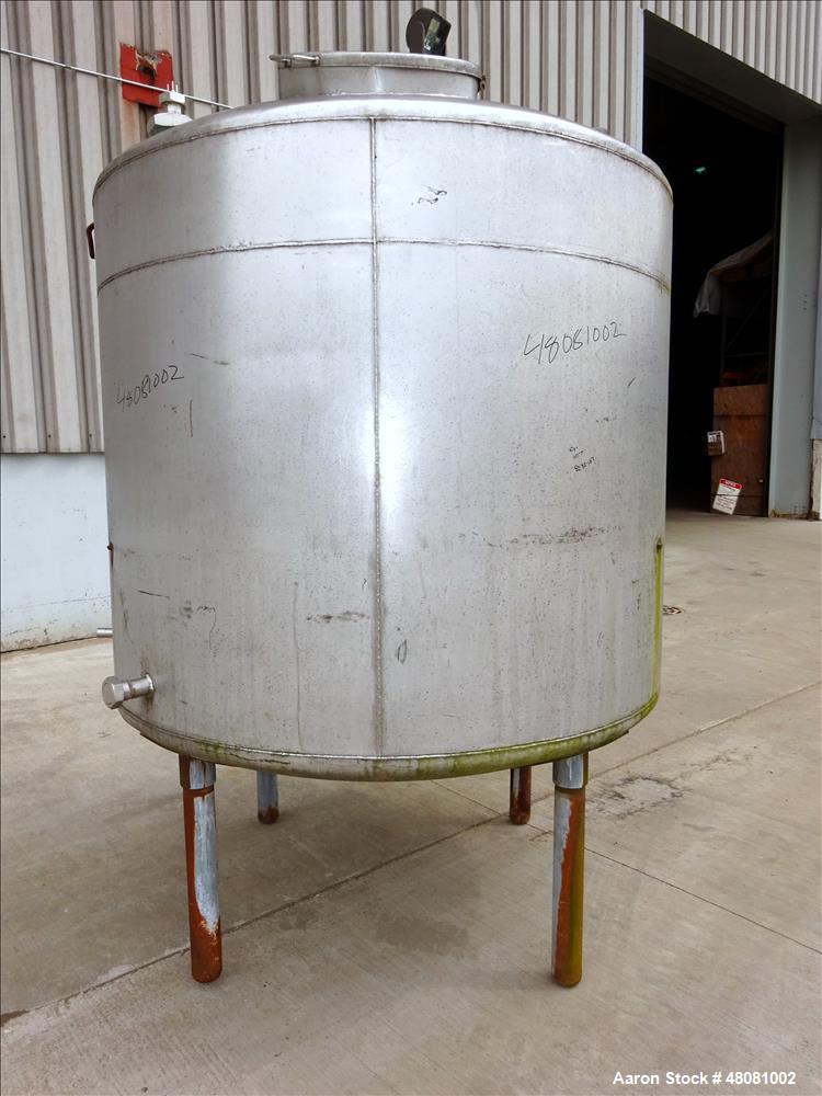 Used Tank, Approximate 1,100 Gallons, 304 Stainless Steel, Vertical.