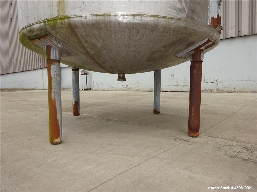 Used Tank, Approximate 1,100 Gallons, 304 Stainless Steel, Vertical.