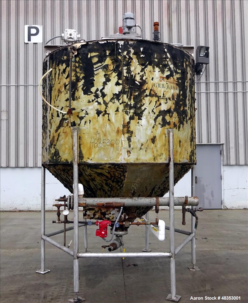 Used- Tank, Approximately 1,700 Gallon, 304 Stainless Steel, Vertical.