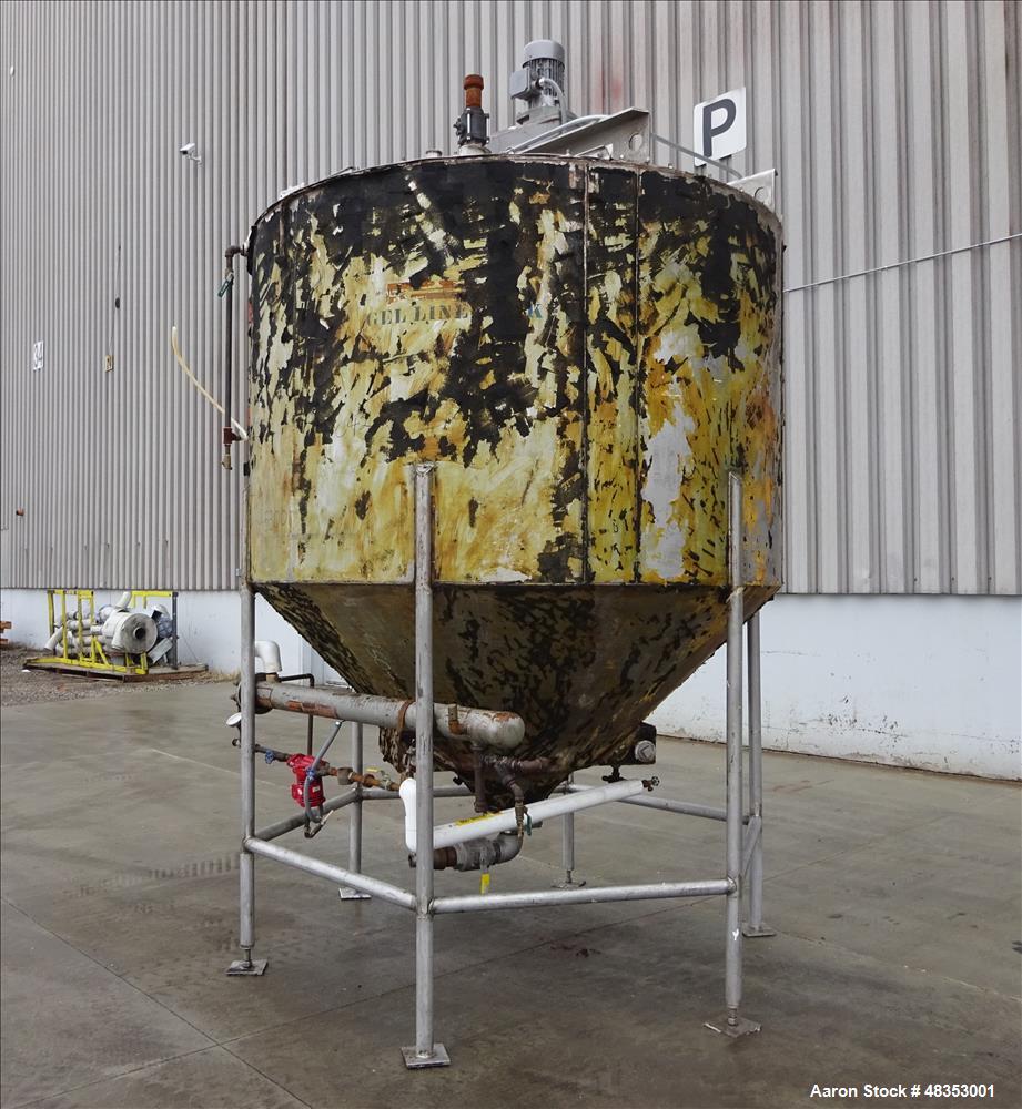 Used- Tank, Approximately 1,700 Gallon, 304 Stainless Steel, Vertical.