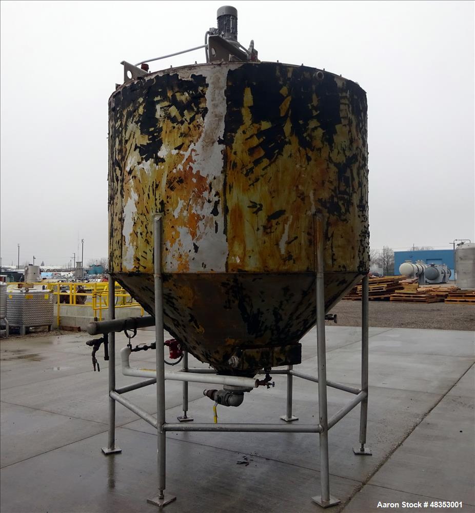 Used Tank, Approximately 1,700 Gallon, 304 Stainless Steel, Vertical.