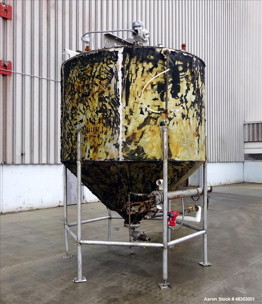 Used Tank, Approximately 1,700 Gallon, 304 Stainless Steel, Vertical.