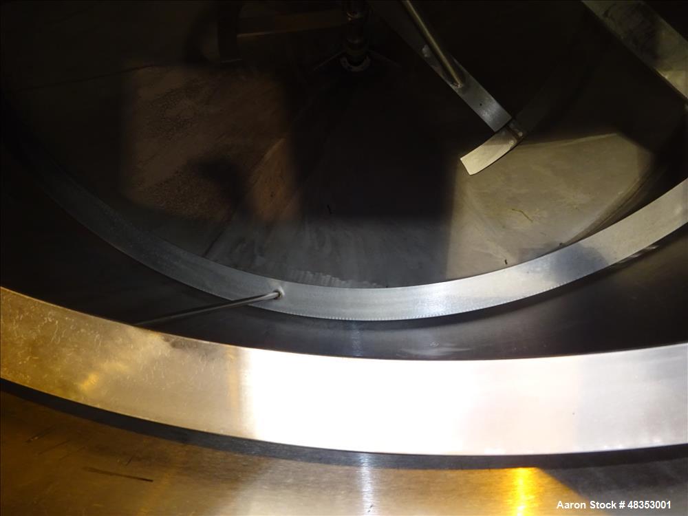 Used Tank, Approximately 1,700 Gallon, 304 Stainless Steel, Vertical.