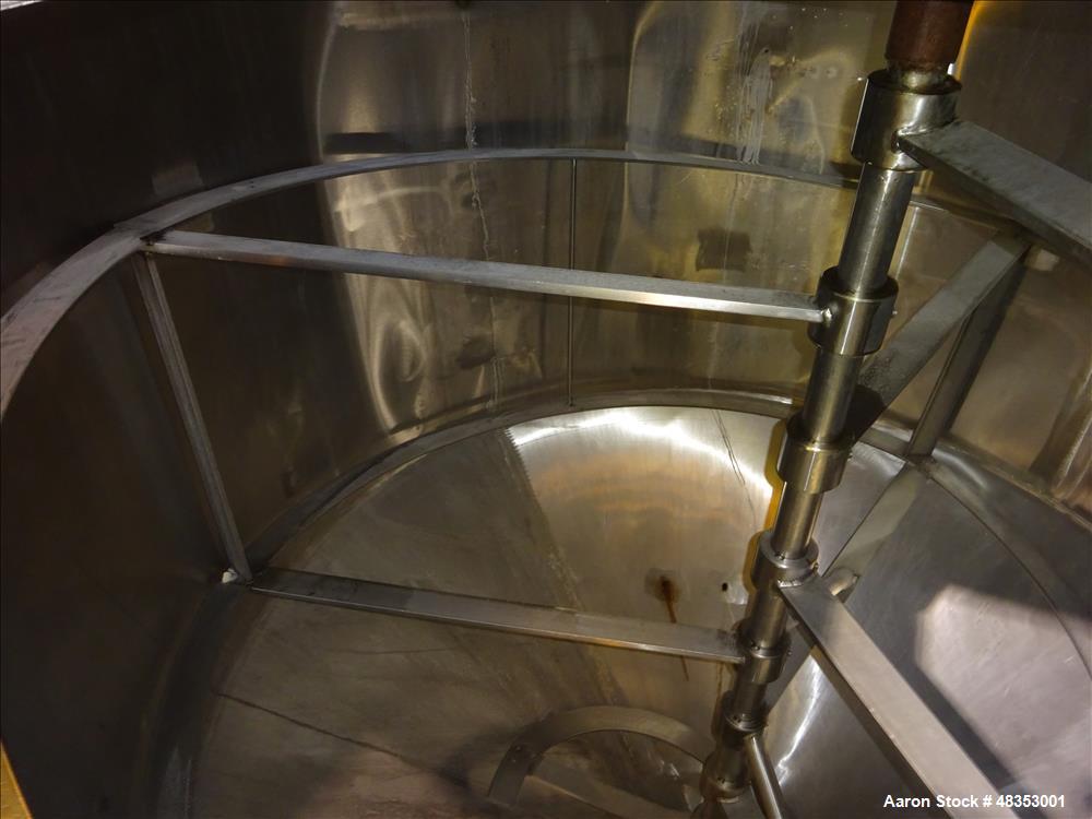 Used Tank, Approximately 1,700 Gallon, 304 Stainless Steel, Vertical.