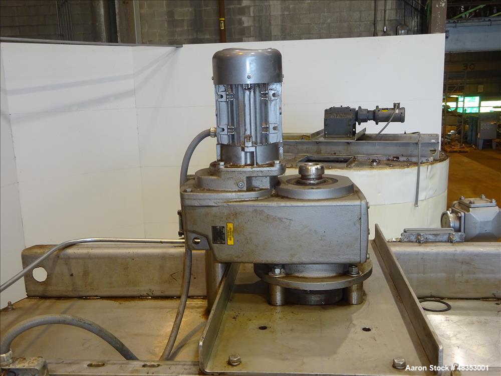 Used Tank, Approximately 1,700 Gallon, 304 Stainless Steel, Vertical.