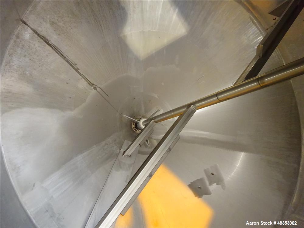 Used Tank, Approximately 1,700 Gallon, 304 Stainless Steel, Vertical.