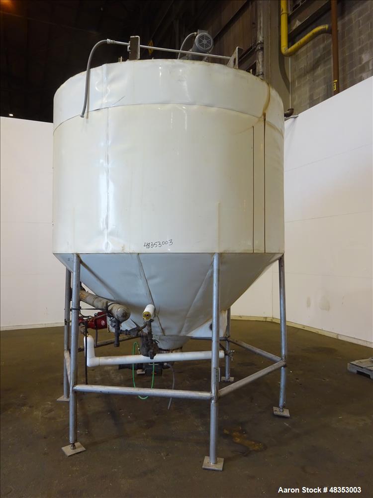 Used Tank, Approximately 1,700 Gallon, 304 Stainless Steel, Vertical.