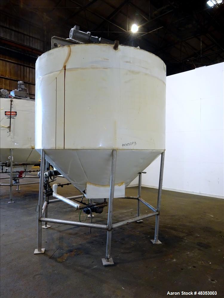 Used Tank, Approximately 1,700 Gallon, 304 Stainless Steel, Vertical.