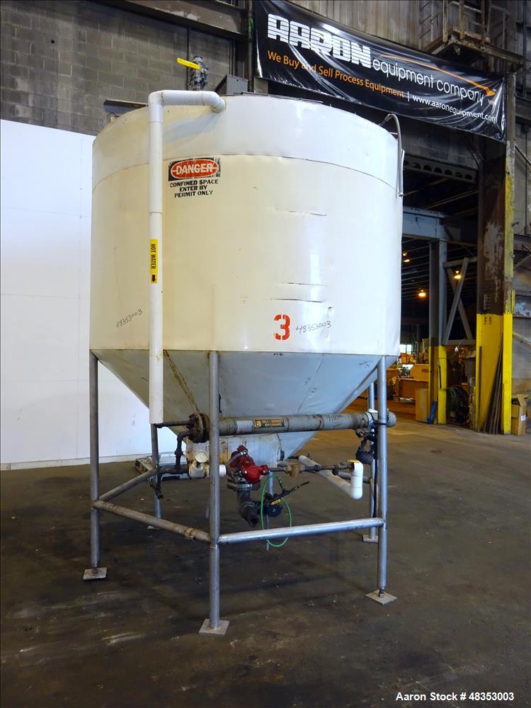 Used Tank, Approximately 1,700 Gallon, 304 Stainless Steel, Vertical.