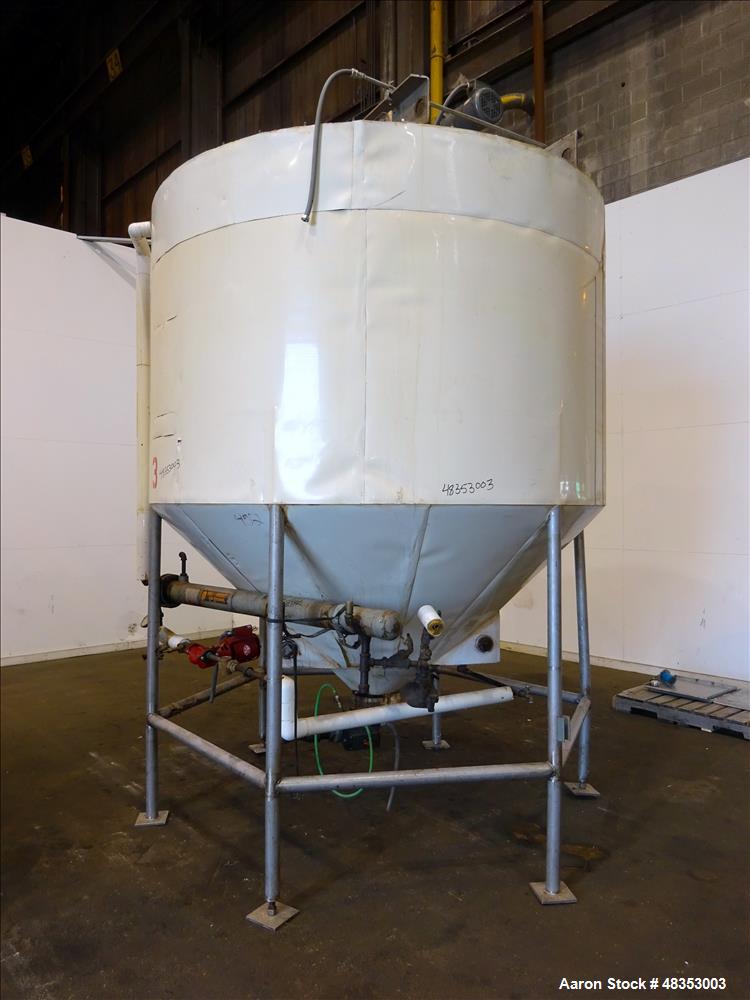 Used Tank, Approximately 1,700 Gallon, 304 Stainless Steel, Vertical.