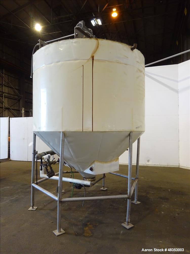 Used Tank, Approximately 1,700 Gallon, 304 Stainless Steel, Vertical.