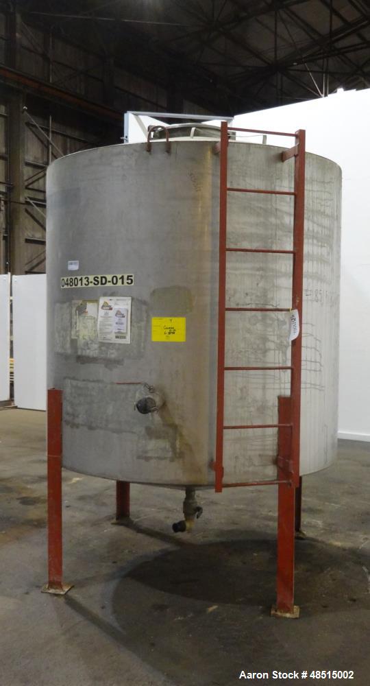 Used Tank, Approximate 1500 gallon, 304 Stainless Steel, Vertical.