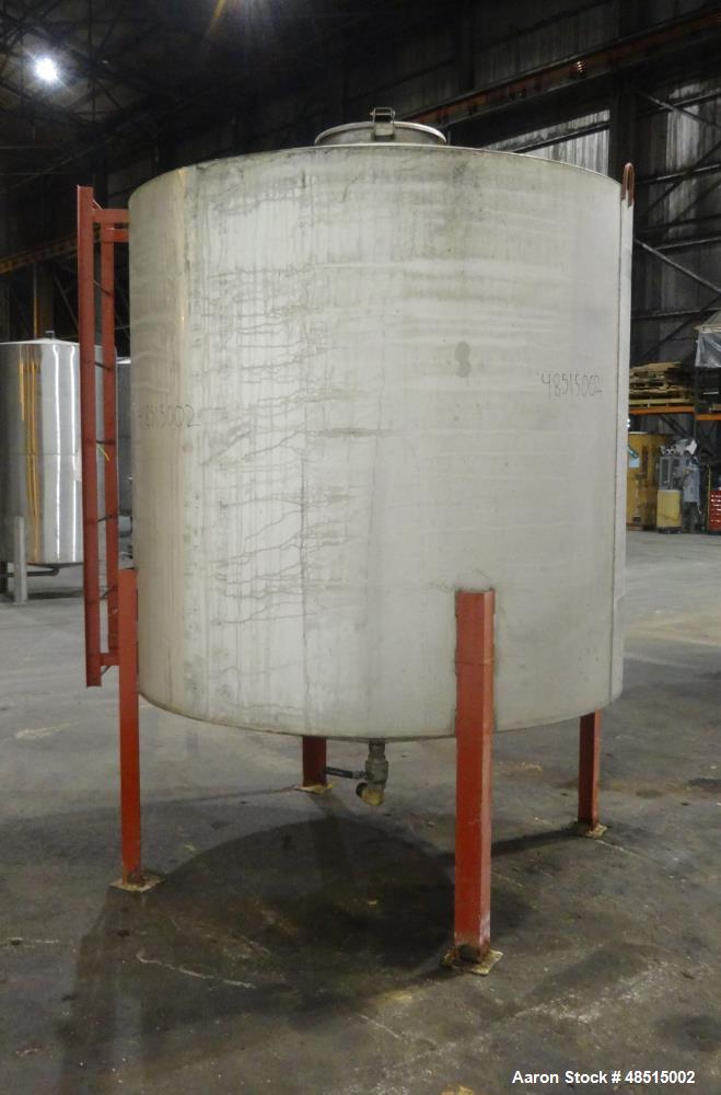 Used- Tank, Approximate 1500 gallon, 304 Stainless Steel, Vertical.