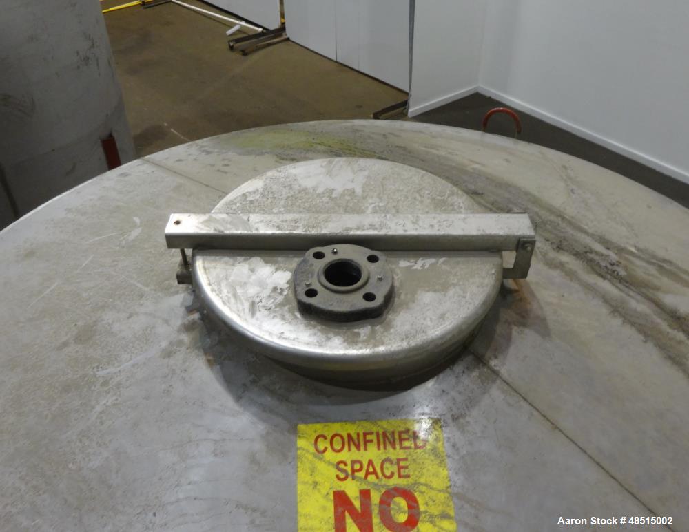 Used Tank, Approximate 1500 gallon, 304 Stainless Steel, Vertical.