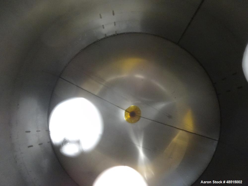 Used Tank, Approximate 1500 gallon, 304 Stainless Steel, Vertical.