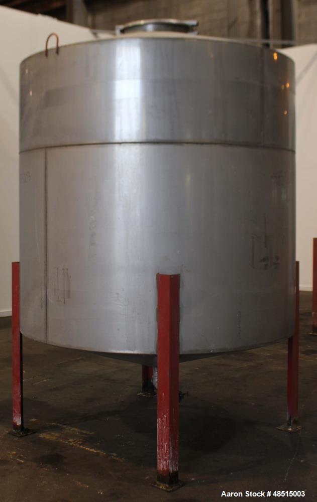 Used Tank, Approximately 1500 gallon, 304 Stainless Steel, Vertical.
