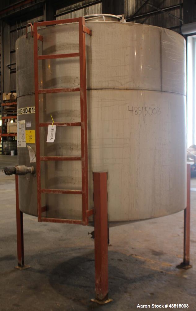 Used Tank, Approximately 1500 gallon, 304 Stainless Steel, Vertical.