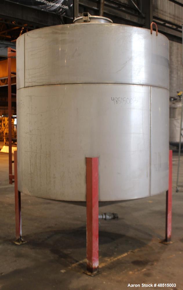 Used Tank, Approximately 1500 gallon, 304 Stainless Steel, Vertical.