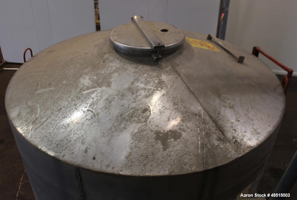 Used Tank, Approximately 1500 gallon, 304 Stainless Steel, Vertical.