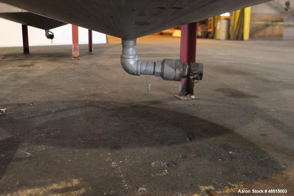 Used Tank, Approximately 1500 gallon, 304 Stainless Steel, Vertical.