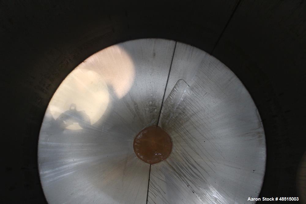 Used Tank, Approximately 1500 gallon, 304 Stainless Steel, Vertical.