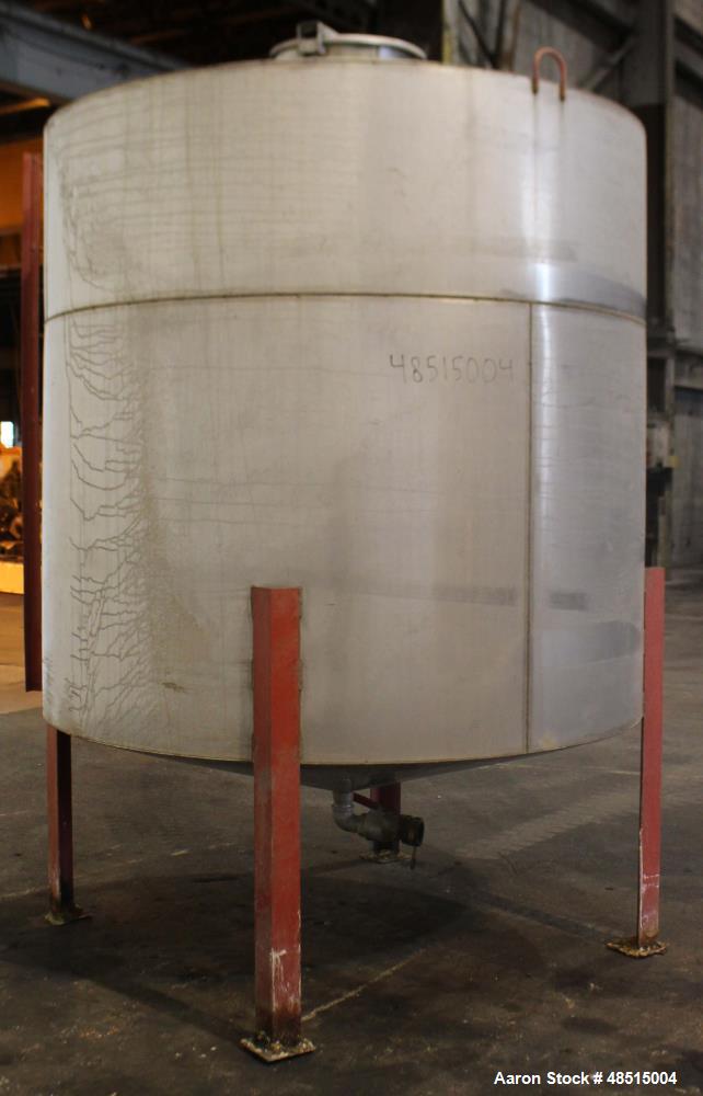 Used Tank, Approximately 1500 gallon, 304 Stainless Steel, Vertical.