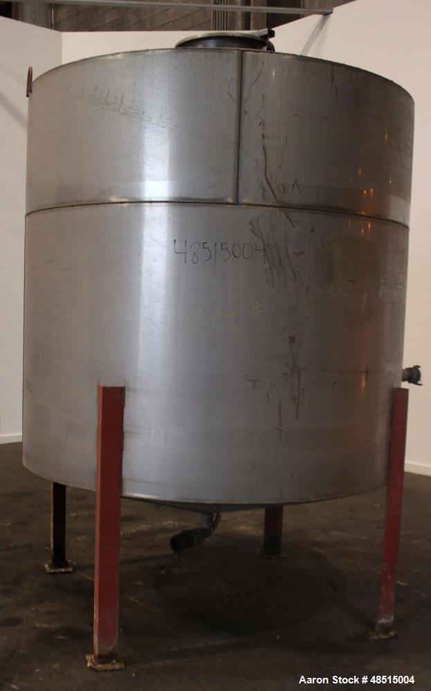 Used Tank, Approximately 1500 gallon, 304 Stainless Steel, Vertical.