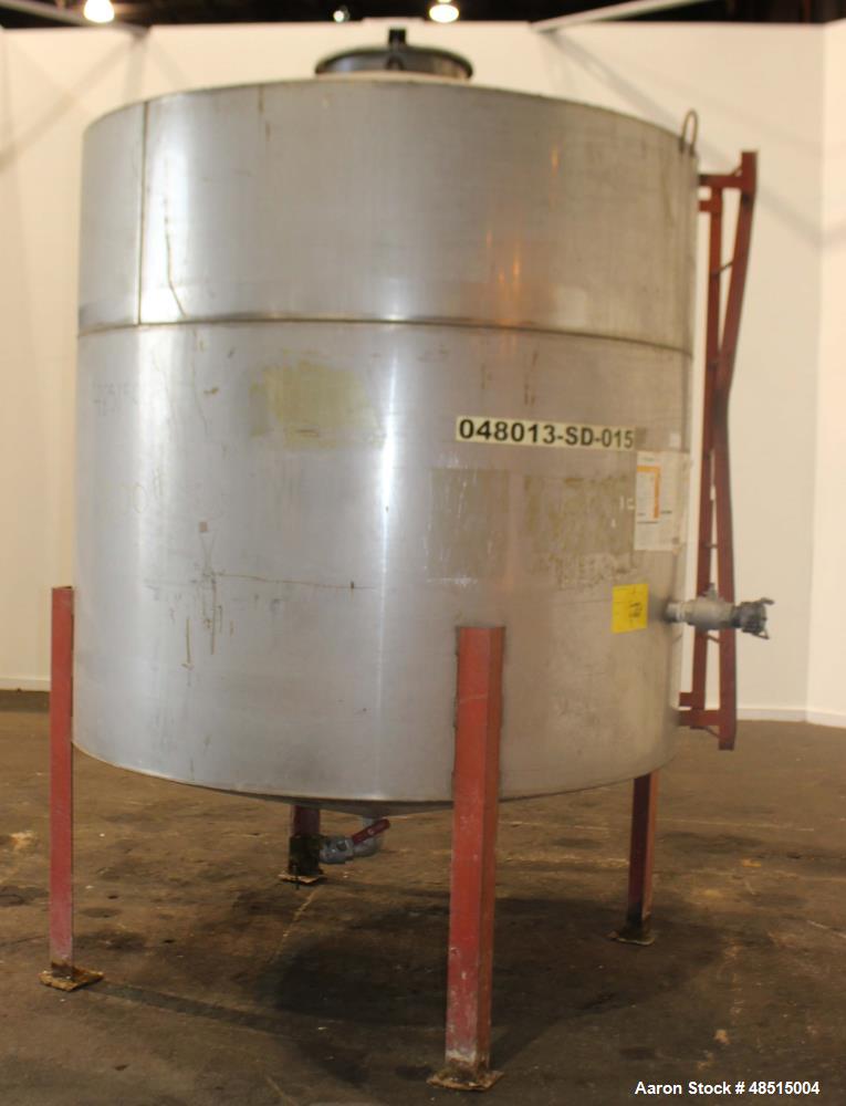Used Tank, Approximately 1500 gallon, 304 Stainless Steel, Vertical.