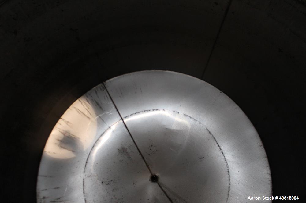 Used Tank, Approximately 1500 gallon, 304 Stainless Steel, Vertical.