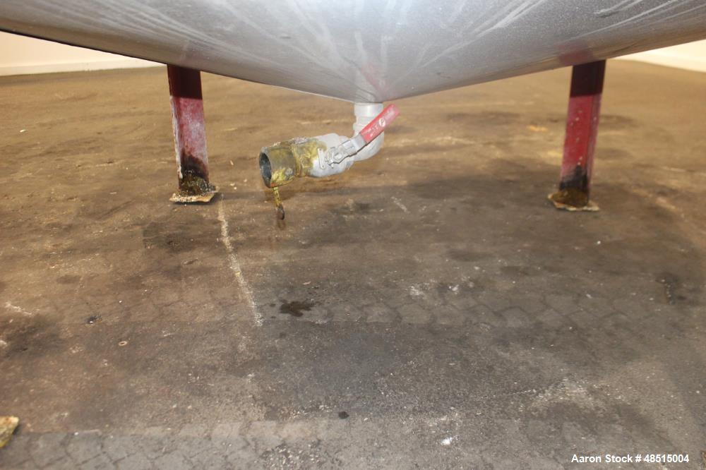 Used Tank, Approximately 1500 gallon, 304 Stainless Steel, Vertical.