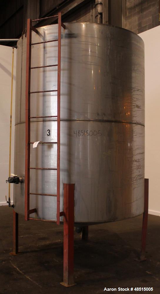 Used Tank, Approximately 2,000 gallon, 304 Stainless Steel, Vertical.