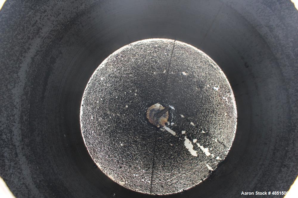 Used Tank, Approximately 2,000 gallon, 304 Stainless Steel, Vertical.